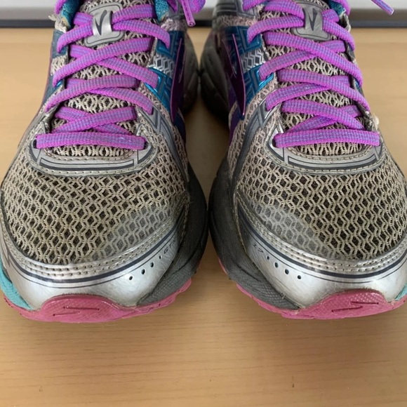 Brooks Adrenaline GTS 17 size 7.5B - Picture 5 of 11